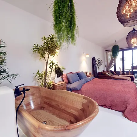 Boheme House With Bathtub & Terrace